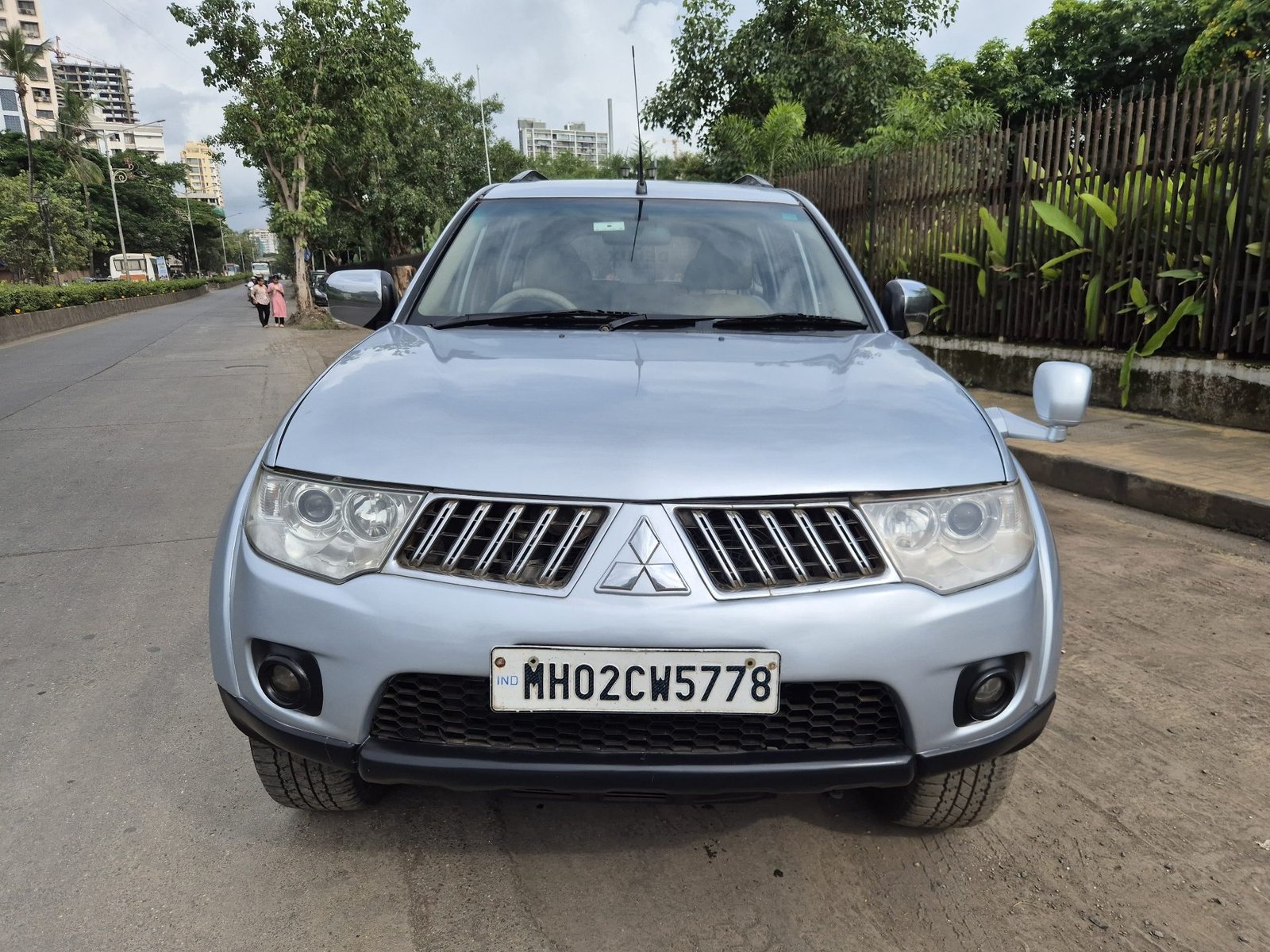 2013 Mitsubishi Pajero Sport 2.5 MT 4X4 FrontStraightShot